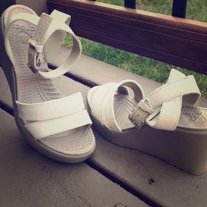 ⭐️CROCS⭐️ women’s NWOT, sz.5 canvas straps